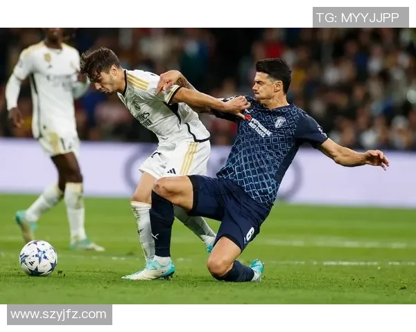 足球明星意外碰撞瞬间大揭秘让你见识他们的幽默与友谊